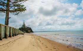 Stunning Beachfront Bach!